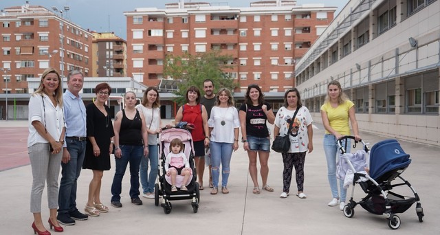 Visita a la nueva puerta lateral del CEIP Angelina Abad