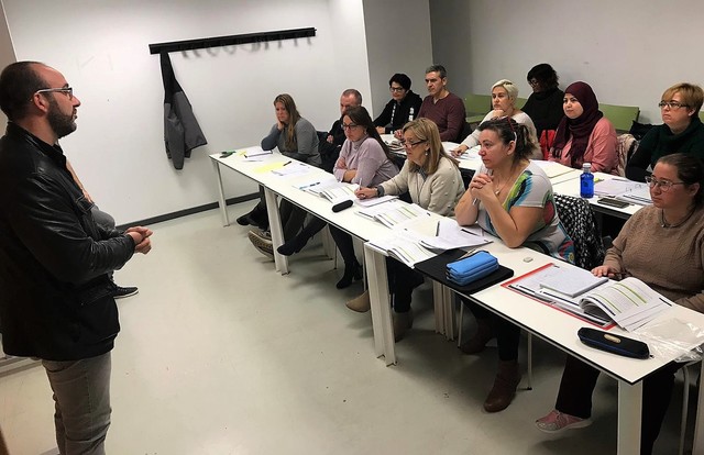 Benvinguda al curs de valenci per a pares i mares