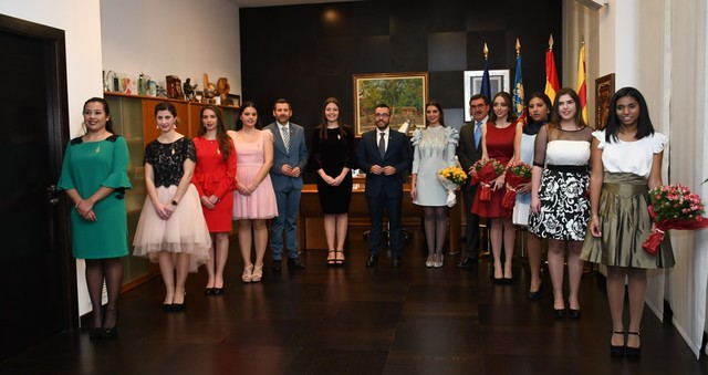 Nombraimiento reina y damas 2019