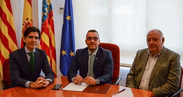 El alcalde se rene con el CEU i el Villarreal CF