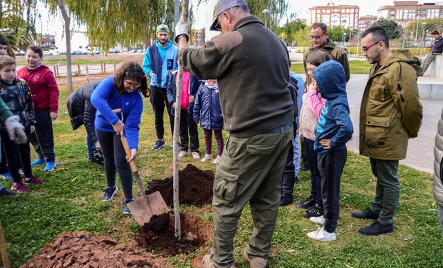 Da del rbol en el jardn Jaume I