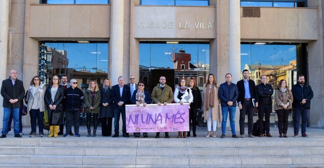 Minuto de silencio por el asesinato machista en Planes