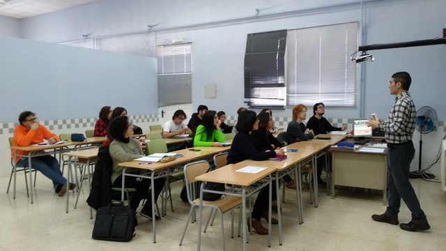 Una clase en la EOI de la Plana Baixa_1