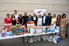 L'alcalde i el conseller, en la campanya d'aliments solidaris per a Smara