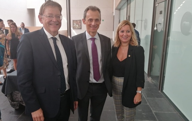Silvia Gmez junto al ministro Pedro Duque y el president Ximo Puig