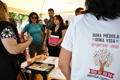 Feria solidaria de ONG en el barrio Botnic Calduch