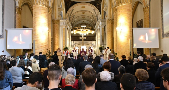 Misa en la parroquia de los franciscanos _2