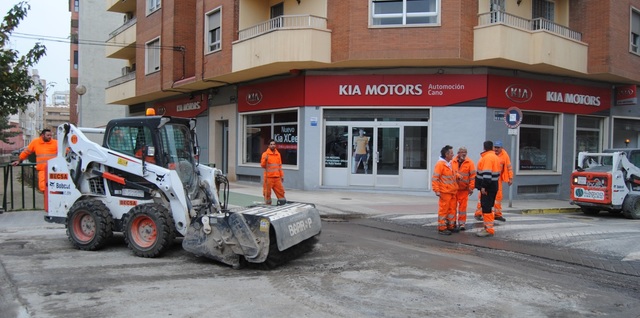 Trabajos de mantenimiento en la calle Furs de Valncia _2