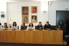 Alumnos y alumnas del IES Broch i Llop durante su visita al Ayuntamiento_1