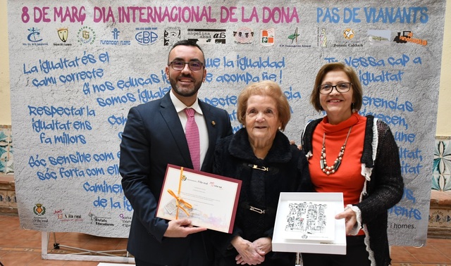 Homenaje a la maestra Purificacin Andreu 