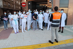 Aplausos frente a la residencia de mayores Sant Lloren_1