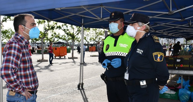 Xus Madrigal mercat ambulant dels dissabtes de productes de primera necessitat 