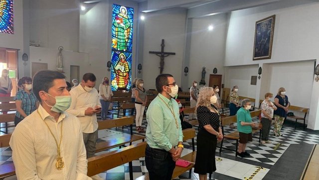 El concejal de Turismo, Diego Vila asiste a la misa por la festividad del Roco