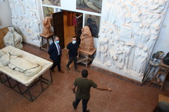 L'alcalde i el president de la Diputaci en la visita a la casa-museu de Llorens Poy_1