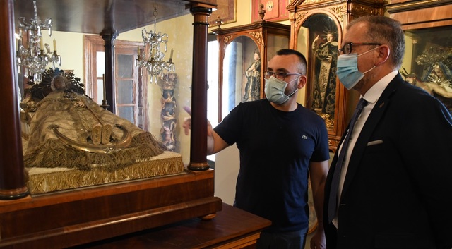 L'alcalde i el president de la Diputaci en la visita a la casa-museu de Llorens Poy_2