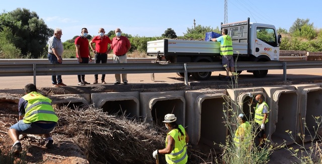 Visita del alcalde a los trabajos de limpieza de barrancos_1