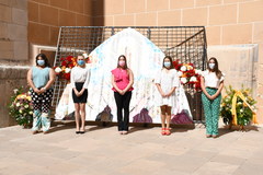 Ofrenda en el tapiz de la Virgen de Gracia