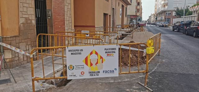 Obras de renovacin de la red de agua potable en la calle Furs de Valncia