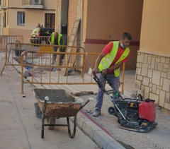 Obras de renovacin de la red de agua potable en la calle Furs de Valncia_2