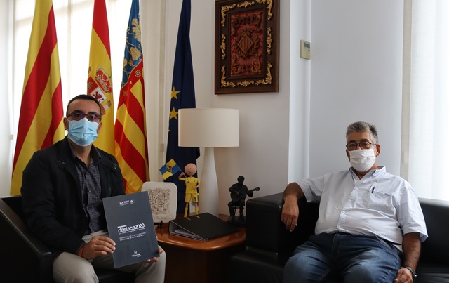 Reuni de l'alcalde amb el catedrtic Juan Carda per a l'organitzaci de Destaca 
