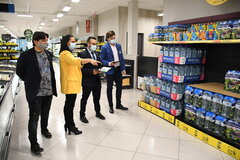 Visita de l'alcalde i el regidor de Medi Ambient al supermercat Mercadona de la carretera d'Onda