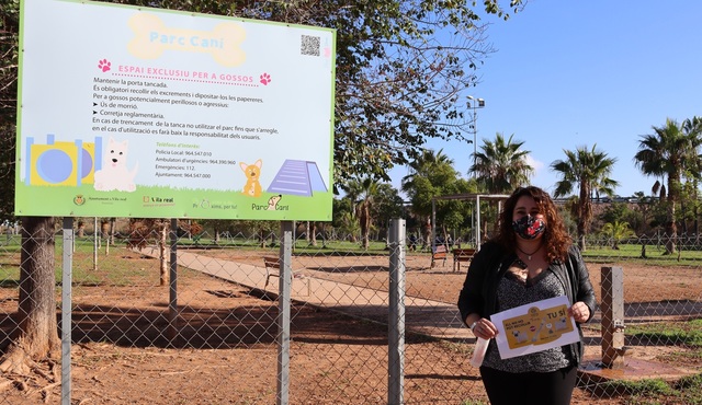 La regidora Miriam Caravaca presenta la campanya contra la brutcia de les mascotes a la via pblica