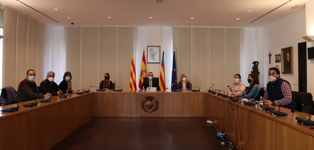 Benlloch se rene con los representantes de la escuela concertada en Vila-real