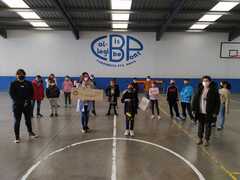 Lliurament del premi Joguines amb molta vida a una alumna del collegi Bisbe Pont