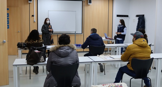 Inicio del curso de valenciano para recin llegados