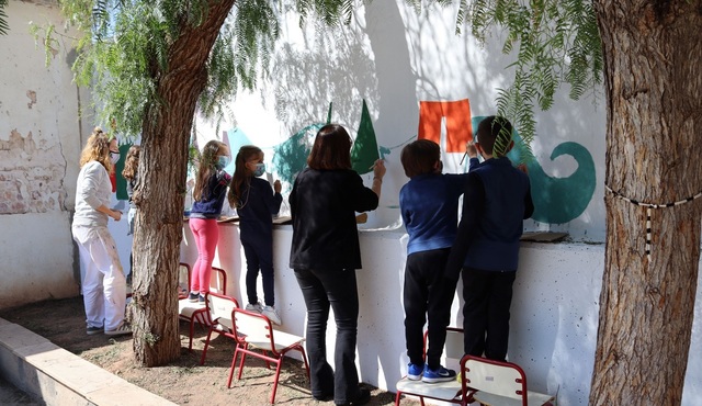 Mural de Tradiciones en el colegio Po XII_2