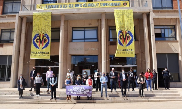 Minuto de silencio para condenar el asesinato machista de una mujer en Sagunto