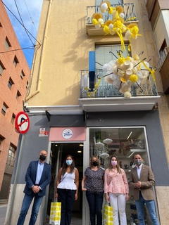 Visita a los comercios participantes en el concurso de escaparates con motivo de san Pascual_2