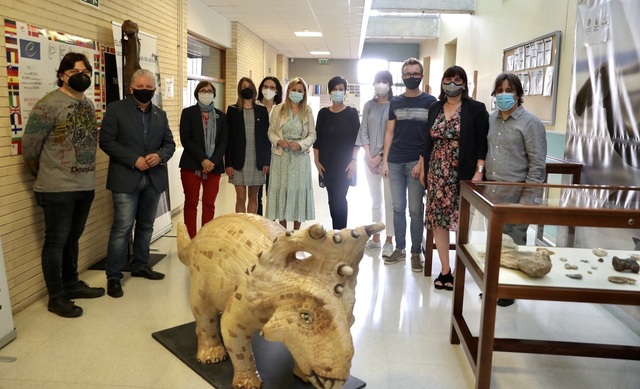 Inauguracin de la exposicin en el IES Broch i Llop sobre los dinosaurios de Els Ports