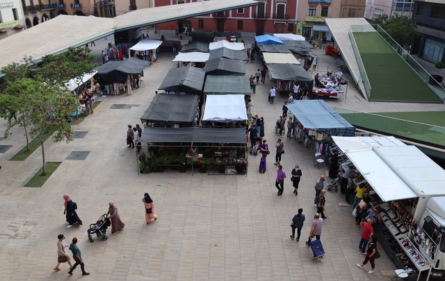 El mercat ambulant dels dimecres ha tornat a la plaa Major