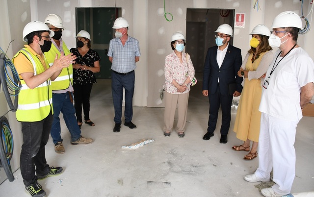 Visita a las obras de ampliacin de la UCI del Hospital de la Plana