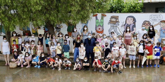 Benlloch visita el mural de les tradicions locals de Pius XII_1