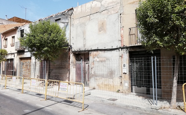 Casas en estado de ruina en la calle Vicente Sanchis