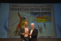 Sebastián Mora recoge el premio de la Gala de l'Esport 2017