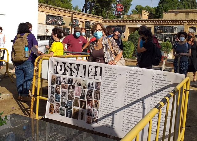 La regidora de Cultura, Rosario Royo, en l'obertura de la Fossa 21 de Paterna