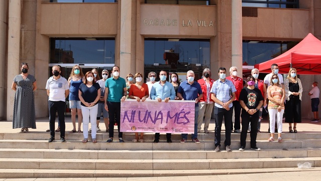 Minut de silenci per a condemnar l'assassinat d'una dona a la Vila Joiosa