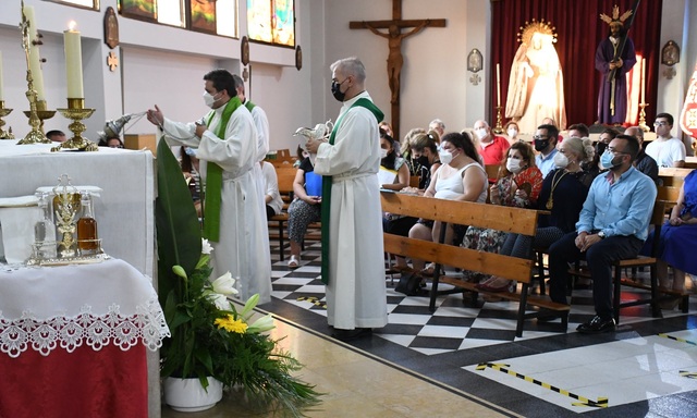 Toma de posesin del nuevo prroco de los Santos Evangelistas