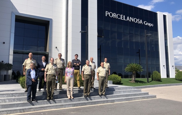 Visita de la delegación del Ejército a Porcelanosa