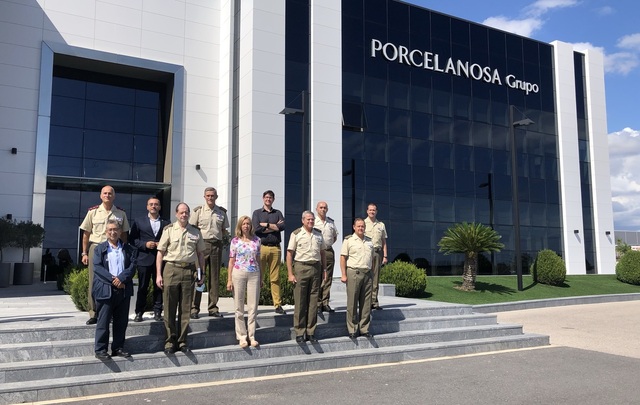 Visita de la delegacin del Ejrcito a Porcelanosa