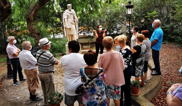 Visita dels vens del Sagrat Cor de Jess a la Casa Museu de Llorens Poy