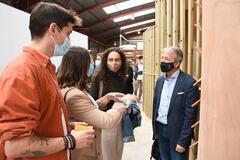 Visita de los alumnos de la EASD a la empresa Robles 