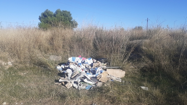 Vertido ilegal en el paisaje protegido de la desembocadura del Mijares_1