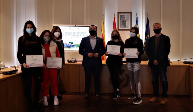  Recepci a les alumnes finalistes del concurs de redacci amb motiu del Dia de la Cincia