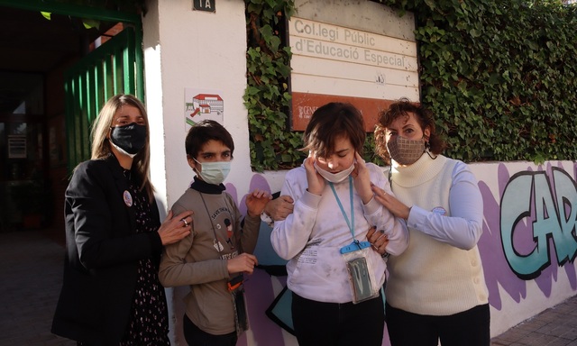 Instalacin del pictograma en el colegio La Panderola