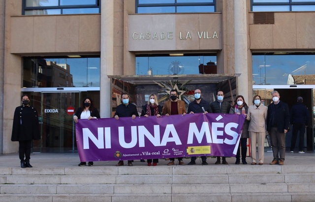 Minuto de silencio para condenar un asesinato machista en Valencia