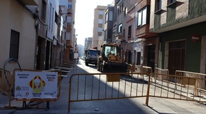 Obres de millora de les canalitzacions en un tram del carrer Sant Joaquim